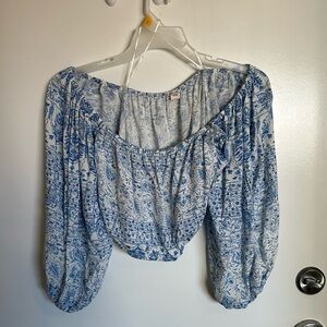 Off the shoulder, billa bong long sleeve crop top.!